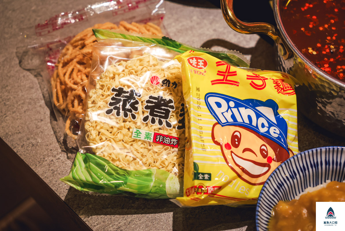 月團圓雞湯火鍋台中店,月團圓雞湯火鍋美術園道店,台中月團圓雞湯火鍋,月團圓雞湯火鍋菜單,月團圓雞湯火鍋台中店菜單,台中月團圓雞湯火鍋菜單 @鯊魚大口咬