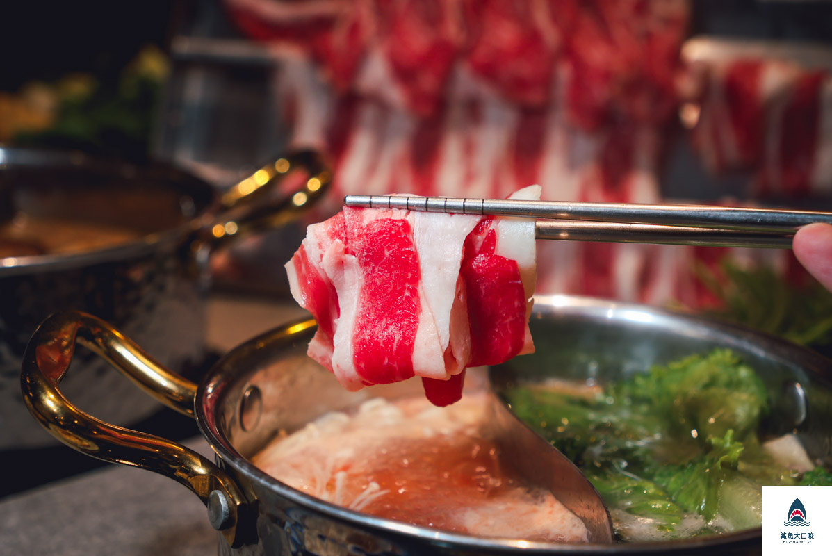 月團圓雞湯火鍋台中店,月團圓雞湯火鍋美術園道店,台中月團圓雞湯火鍋,月團圓雞湯火鍋菜單,月團圓雞湯火鍋台中店菜單,台中月團圓雞湯火鍋菜單 @鯊魚大口咬