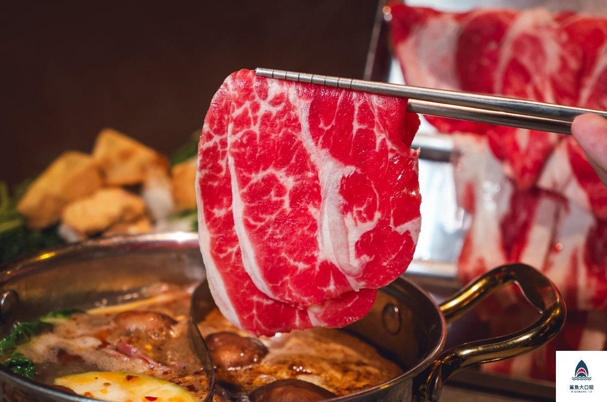 月團圓雞湯火鍋台中店,月團圓雞湯火鍋美術園道店,台中月團圓雞湯火鍋,月團圓雞湯火鍋菜單,月團圓雞湯火鍋台中店菜單,台中月團圓雞湯火鍋菜單 @鯊魚大口咬