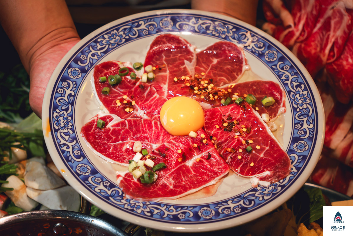 月團圓雞湯火鍋台中店,月團圓雞湯火鍋美術園道店,台中月團圓雞湯火鍋,月團圓雞湯火鍋菜單,月團圓雞湯火鍋台中店菜單,台中月團圓雞湯火鍋菜單 @鯊魚大口咬