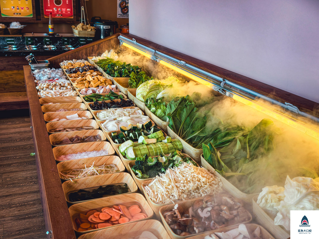 月團圓雞湯火鍋台中店,月團圓雞湯火鍋美術園道店,台中月團圓雞湯火鍋,月團圓雞湯火鍋菜單,月團圓雞湯火鍋台中店菜單,台中月團圓雞湯火鍋菜單 @鯊魚大口咬