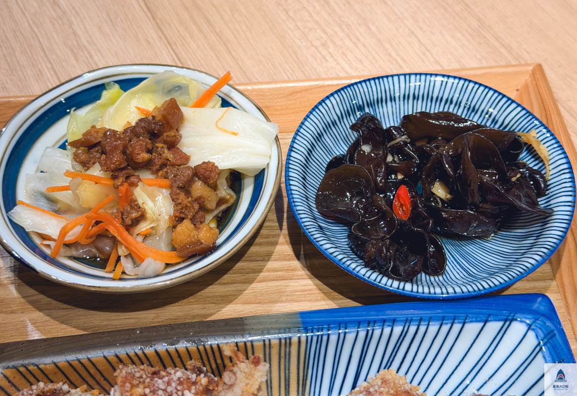 小樹食堂,台中雞排飯推薦,台中愛買水湳店美食推薦 @鯊魚大口咬