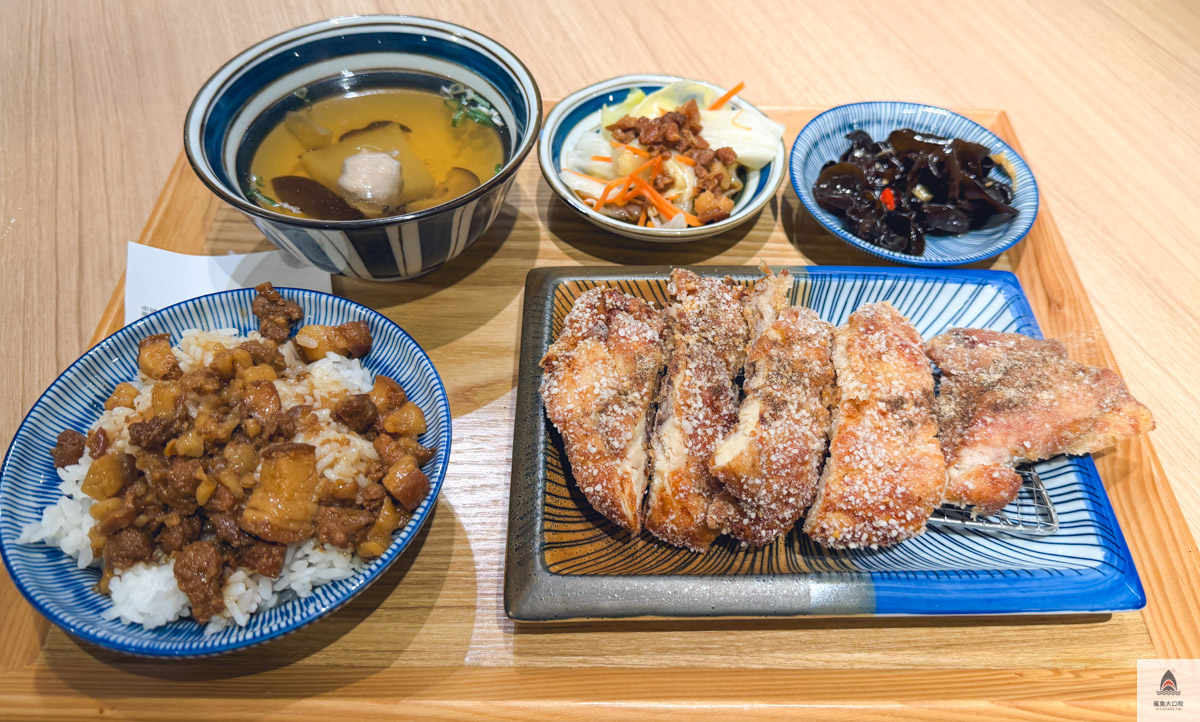 小樹食堂,台中雞排飯推薦,台中愛買水湳店美食推薦 @鯊魚大口咬